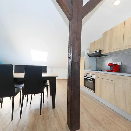 Studio' Buhler Centre Apartment *